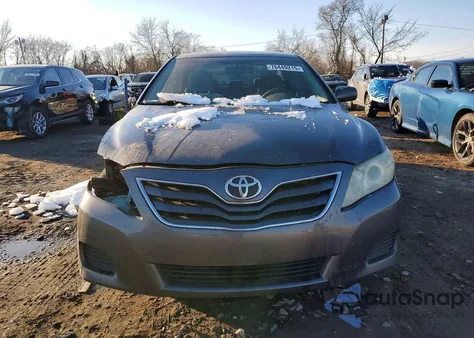 2011 Toyota Camry Base z USA, uszkodzony, nr VIN 4T1BF3EK9BU166852